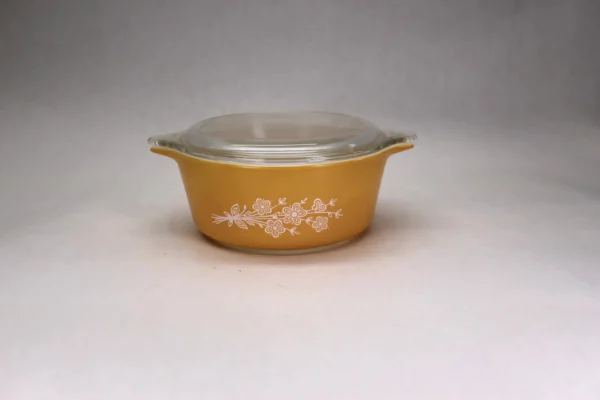 VINTAGE Pyrex Butterfly Gold-2 472-B Bowl with 470-C Lid. - Image 3