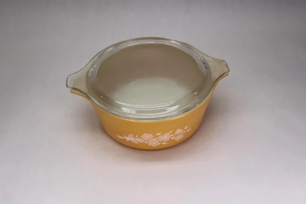 VINTAGE Pyrex Butterfly Gold-2 472-B Bowl with 470-C Lid. - Image 6