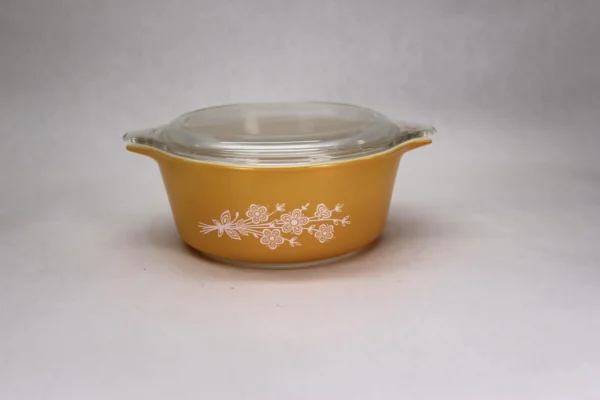 VINTAGE Pyrex Butterfly Gold-2 472-B Bowl with 470-C Lid.