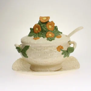 VINTAGE Daisies on Basket Soup Tureen. 1970s. Handpainted.