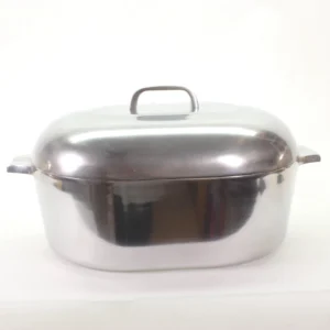 VINTAGE Wagner Ware Magnalite 4267-P Roaster. 18" Oval 13 Qt with Lid + Trivet. Clean Base. Minimal Pitting. Ships Free.