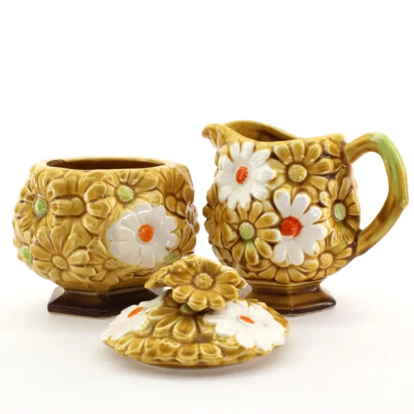 VINTAGE 1970s Daisy Creamer and Sugar Set with Groovy Kitsch Flower Power - Image 9