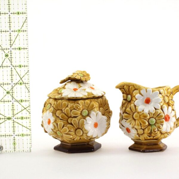 VINTAGE 1970s Daisy Creamer and Sugar Set with Groovy Kitsch Flower Power - Image 2