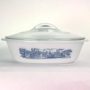 VINTAGE Currier & Ives Milk Glass Casserole. 1 Qt w/ Lid. Fin Handle.