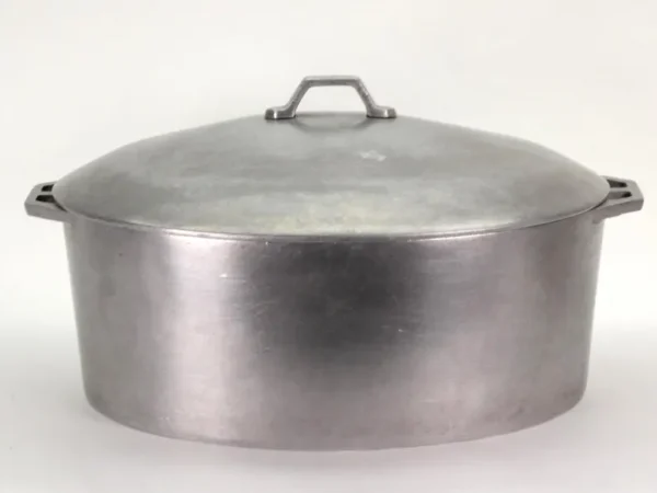 VINTAGE Super Maid Supreme Aluminum Dutch Oven. Mid-Century Roaster with Lid. Just Like Magnalite — But Easier to Love - Image 9