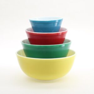 VINTAGE Pyrex Mixing Bowls. 4-piece Set.